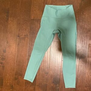 Lululemon crop leggings Sz 6 green